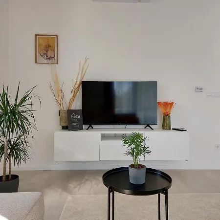 Apartment Linden Apartman 106 - Adults Only